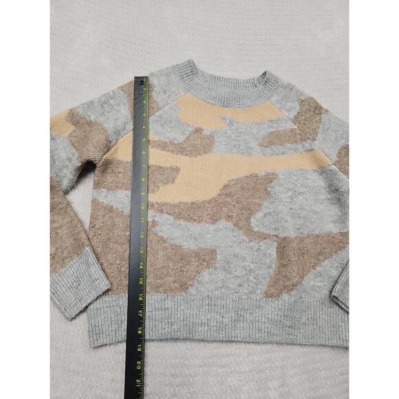 THML Sweater Womens Small Gray Camoflauge Pull Over Fuzzy & Warm - Picture 2 of 7